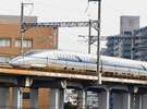 鉄道マニア向け:別館3階より撮影。線路のすぐ近くなので望遠を使うとかなり細かいところまで写せます。