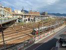 鉄道マニア向け:別館4階より撮影。在来線は見下ろし、新幹線は見上げる角度です。