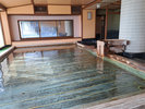 【大浴場 総檜風呂】木ならではの温もりとやわらかな蒲郡の名湯「美白泉」が心地良い湯浴みをもたらします