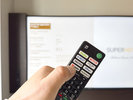 ベッドからも見やすい位置にあるテレビ