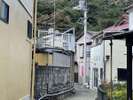 G真っ直ぐお進みください。上の方にちらっと”俺の家”の看板が。