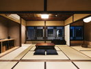 【巴ーTOMOE】通りに面したお部屋からは、八女福島のまちに広がる暮らしの光景を目にすることができます。
