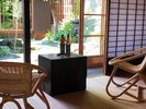 【梅月庵ーBAIGETSUANー】庭の見える縁側で地ビールや地酒をお楽しみください