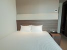 幅160cmのクイーンベッドを1台設置。快適な睡眠空間をご提供いたします