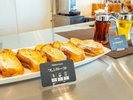 当ホテル自慢のフレンチトースト。口の中でとろけるような食感と、優しい甘さが至福のひとときを演出します