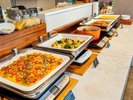 一日の始まりは、美味しい朝食から。出来立ての卵料理など、お好みのメニューをお楽しみください