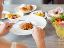 見た目も華やかな、バラエティ豊かな料理の数々