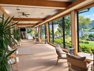 海と庭園を望むロビーラウンジ