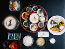 【朝食一例】御眼座、籠盛、豆乳湯豆腐、サラダ、白味噌仕立て、焚き立て阿蘇米、他