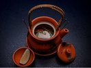 【夕食一例(土瓶蒸し)】秋旬の食材の旨みを香り高いお出汁に閉じ込めました。(季節でお献立が変わります)