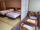 10畳間ツインベッドルーム(1階)