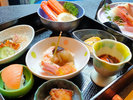 富山の珍味を箱膳につめて