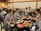 会食場プランでの夕食風景