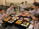 会食場での食事風景