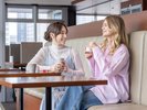 ◆シェアラウンジ|1人でも複数人でも利用できる、広々としたソファ席もございます