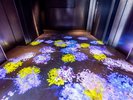 ◆館内施設|18階・EVホール(泳ぐ金魚に触れると、お花に変化します)