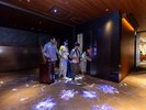 ◆館内施設|18階・EVホール(人の動きに反応して、映像も変化します)
