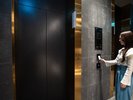 当館は、エレベーターご利用時ルームキーが必要でございます。