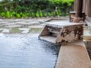 *【温泉】絶えず注ぐ湯が、心地よい温もりで体をやさしく満たします