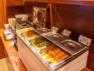3種のインドカレーをお楽しみいただける朝食バイキング