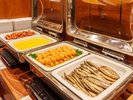 約40種類の朝食バイキングをお楽しみいただけます。
