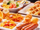 約40種類の朝食バイキングをお楽しみいただけます。
