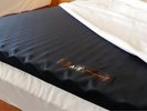西川製「Airモバイルマット」を全室完備。心地よい眠りと通気性を体感ください。