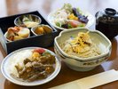 【朝食ビュッフェ】焼き鯖そうめんなど近江ならではの食材を使った郷土色豊かなメニューを楽しめます。