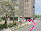 【駐車場】お車の出し入れは自由。長時間の駐車も可能です。
