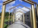 宮沢賢治童話村 「天空の広場」自分がだんだんのっぽになるゲート階段を降りているのに水の上流へ。