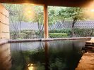 【お風呂/露天風呂】四季の景色を楽しみながらお寛ぎください。小野小町縁の「美肌の湯」でお肌ツルツル