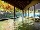【お風呂/露天風呂】四季の景色を楽しみながらお寛ぎください。小野小町縁の「美肌の湯」でお肌ツルツル