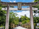 【武田神社】お車で15分。戦国武将・武田信玄公を祀る、勝運の神社。