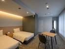 【客室】コネクティングスタンダードツイン。2部屋が中扉でつながります。