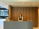 【フロント】ようこそ旅館明治へ