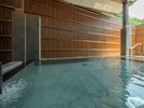 外の空気を感じながらくつろげる空間。自然を贅沢に堪能できます。