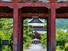 【甲斐善光寺】赤色の門と本殿が立派な甲斐善光寺はお寺見学が楽しめます。当館よりお車で約12分。