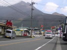 左手にジョイフルエネオスガソリンスタンド手前を左折看板有