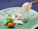 <ふぐ刺し>ふぐの旨みとほのかな甘みをご堪能下さい