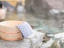 天然石に囲まれた貸切り露天風呂で、ゆったりと日頃の疲れを癒してください。