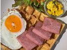 ベーコンエッグ・ワッフル(maruru cafe)
