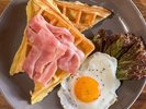 ベーコンエッグ・ワッフル(maruru cafe)