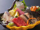周りを海に囲まれた淡路島ならではの新鮮な海の幸のお造り(料理イメージ)