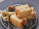 【季節の会席】秋(2026年9月〜11月)揚げ物 桜海老真丈パンはさみ揚げ