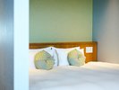�L���O���[���i29�u�j�F�x�b�h�̗������ǂɐڂ��Ă���A�����Ȃ��q�l�Ƃ̓Y���Q�����S�ł��B