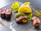 【土佐あかうし食べ比べ】幻の和牛を堪能できる総料理長特製の一皿。藁焼きや雲丹や松茸と共に食べ比べ