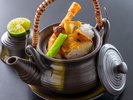 【土瓶蒸し】秋の味覚、松茸の香りにふわふわの鱧、旨味がぎゅっと凝縮され心もほっと落ち着く一品