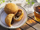 【特製カレーパン】当館の名物!もちろん中身のカレーにも料理人のこだわりが光ります♪