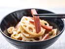 滋賀名物の赤こんにゃく使用