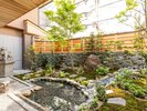 ラウンジ銀沙灘から見える庭園